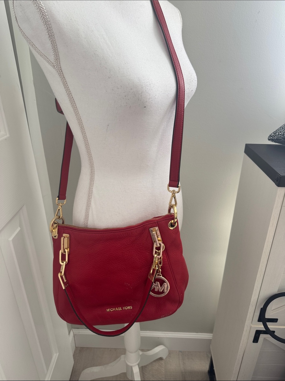 Michael Kors Red Pebbled Leather Shoulder Bag with Gold Hardware - Picture 4 of 7